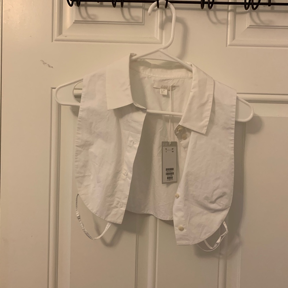 COS fake shirt collar